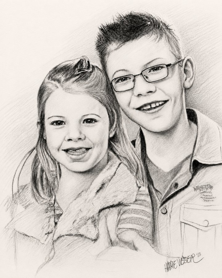 Conté-portret van een broer en zus, gemaakt door Harrie Visser